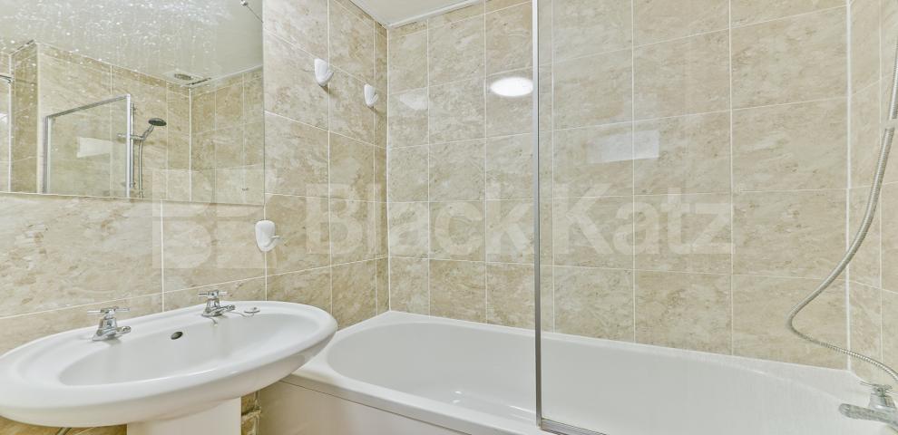 			UNDER OFFER , 1 Bedroom, 1 bath, 1 reception Apartment			 Temple House Este Road, Clapham Junction